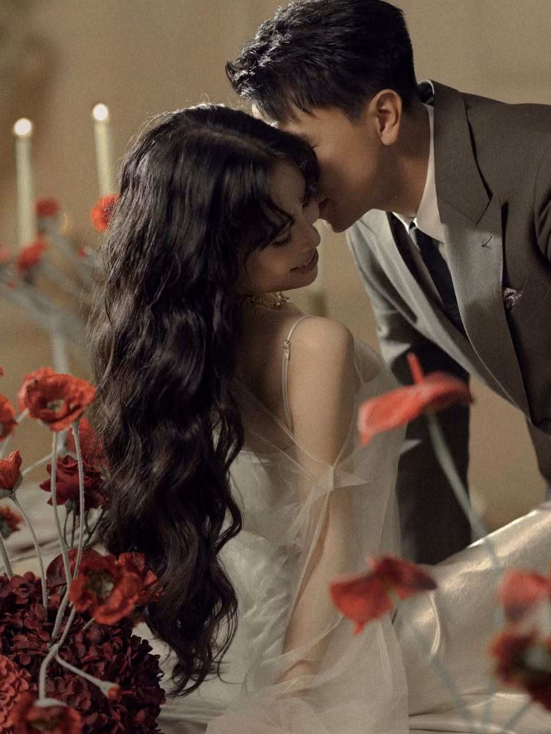 Gia đình nhỏ của Kiều Anh thường xuyên chia sẻ những khoảnh khắc đời thường giản dị nhưng ấm áp, từ những chuyến du lịch sum vầy đến những bữa cơm gia đình đầm ấm, cho thấy cuộc sống hạnh phúc không cần phải phô trương.