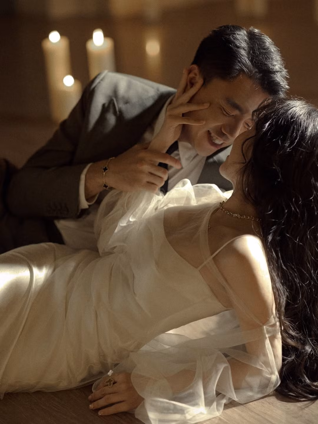 Hơn một thập kỷ bên nhau, ca nương xinh đẹp và chồng doanh nhân đã cùng nhau xây dựng một tổ ấm bình yên và tràn ngập tiếng cười.