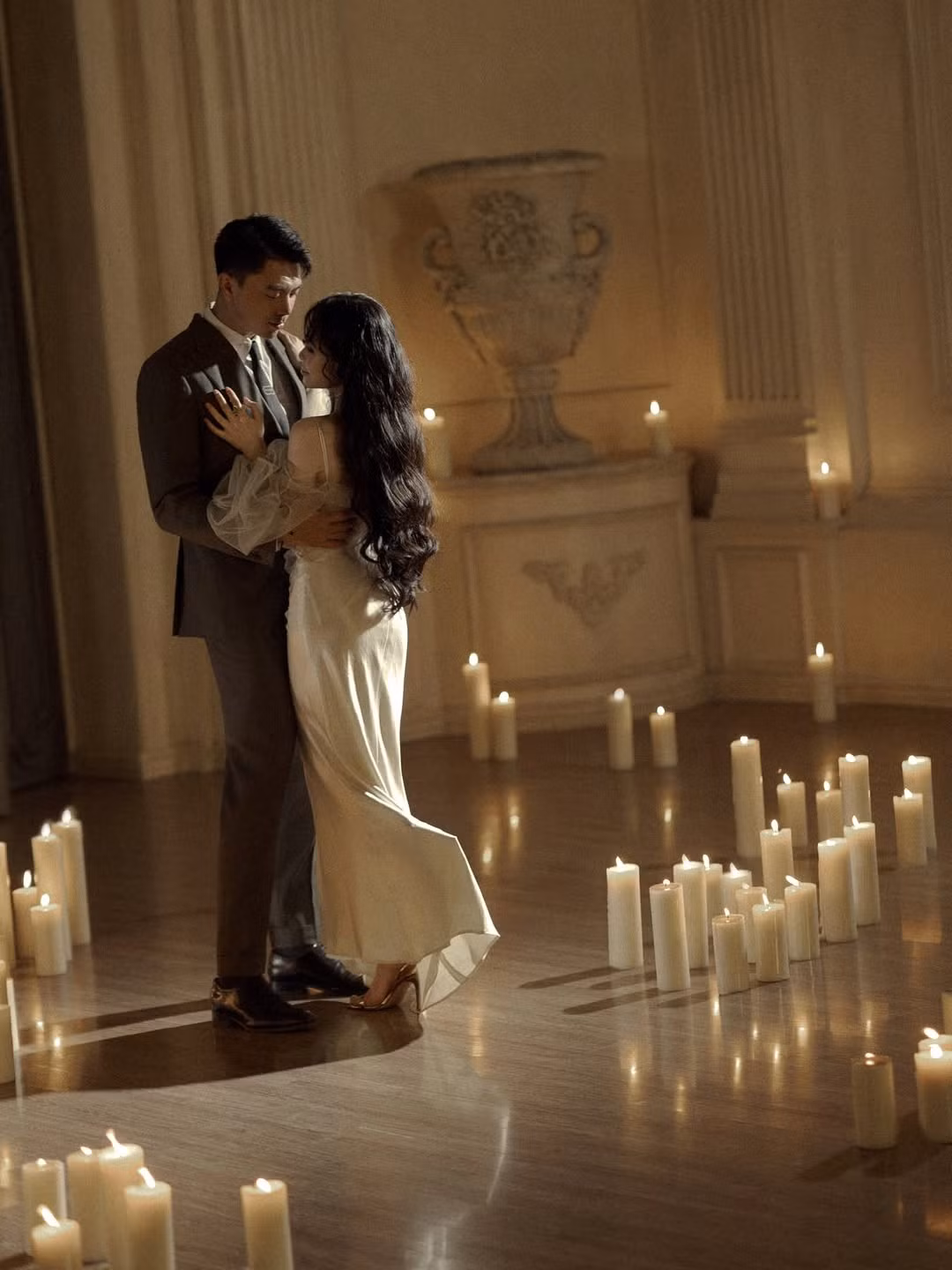 Ca nương Kiều Anh, với vẻ đẹp sắc sảo và tài năng âm nhạc xuất sắc, đã tìm thấy một hậu phương vững chắc nơi người chồng thành đạt của mình.