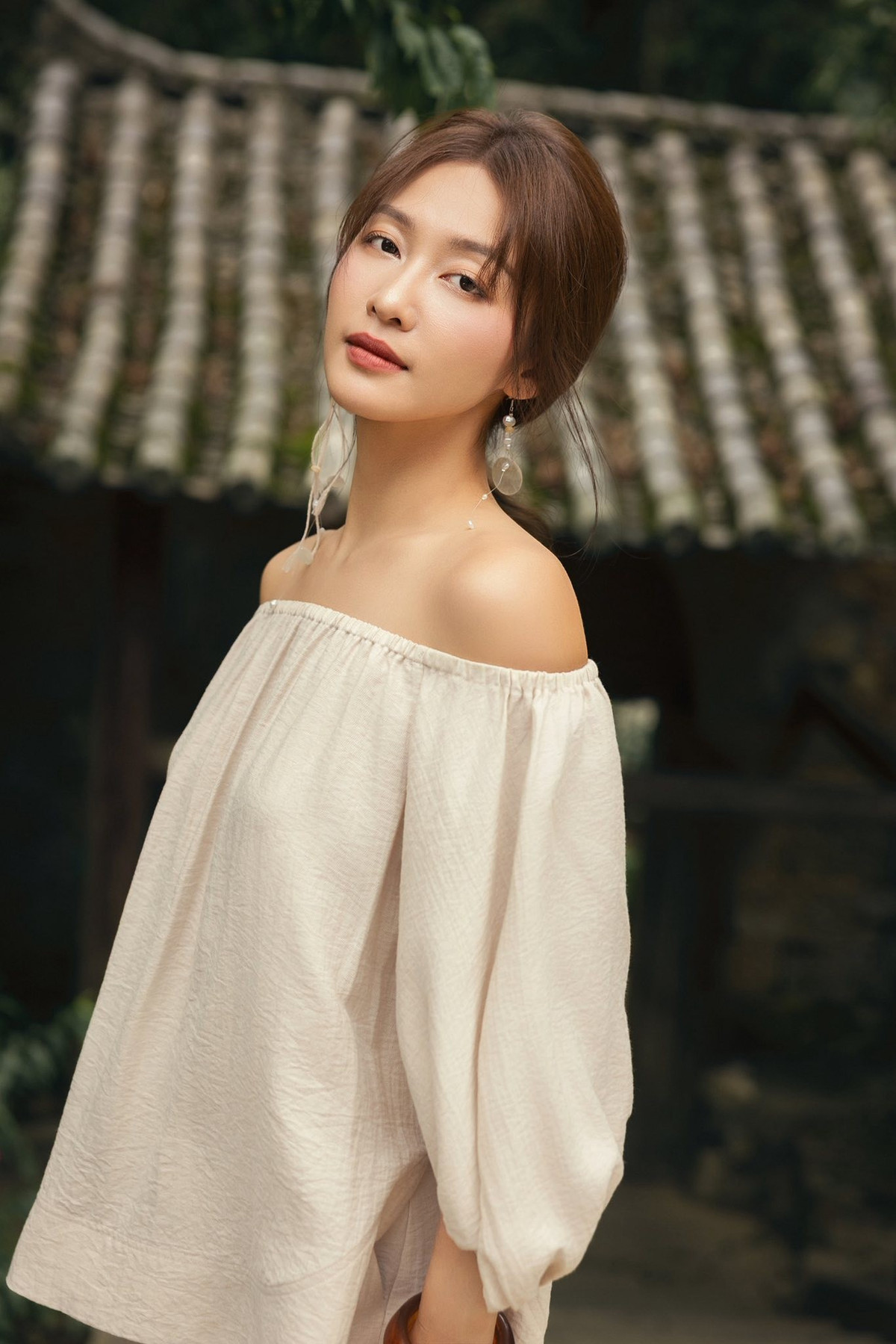 Một số bình luận còn ví von Khả Ngân như một nàng thơ, một biểu tượng của sự tự tin và vẻ đẹp hiện đại.