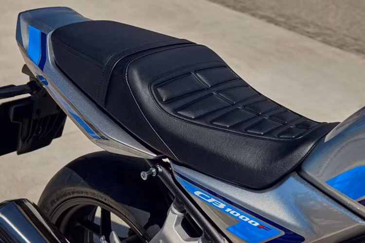 Công suất cực đại hiện đạt mức 122 mã lực tại 9.000 vòng/phút, với mô-men xoắn 103Nm đạt được tại 8.000 vòng/phút. Thoạt nhìn, con số này có vẻ thấp hơn so với công suất 155 mã lực của Hornet SP, nhưng Honda cho biết trọng tâm ở đây là khả năng sử dụng thực tế, với sức mạnh ở dải vòng tua thấp đến trung bình được cải thiện.