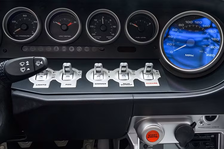 Xe Ford GT Heritage Edition 2006 được trang bị khối động cơ V8 siêu nạp 5,4 lít, sản sinh công suất 550 mã lực và mô-men xoắn 500 pound-feet, truyền động qua hộp số sàn 6 cấp.