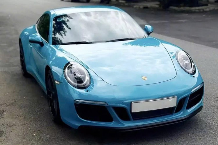 Porsche 911 Carrera GTS là 1 dòng các phiên bản xe hiệu năng cao được giới chơi xe Porsche lựa chọn, tuy nhiên, ở phiên bản 991.2, số lượng xe được nhập về nước không được nhiều. Gần đây, đã có 1 chiếc xe Porsche 911 Carrera GTS 991.2 xuất hiện.