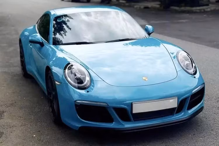 Porsche 911 Carrera GTS là 1 dòng các phiên bản xe hiệu năng cao được giới chơi xe Porsche lựa chọn, tuy nhiên, ở phiên bản 991.2, số lượng xe được nhập về nước không được nhiều. Gần đây, đã có 1 chiếc xe Porsche 911 Carrera GTS 991.2 xuất hiện.