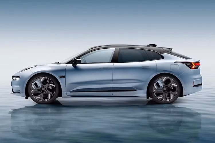 Tại Mỹ, chỉ có hệ thống Tesla Megacharger dành riêng cho mẫu bán tải Semi mới đạt mức tương đương. Còn tại Trung Quốc, Zeekr đã bắt đầu triển khai trạm sạc công suất 1.300kW để hỗ trợ mẫu xe mới này.