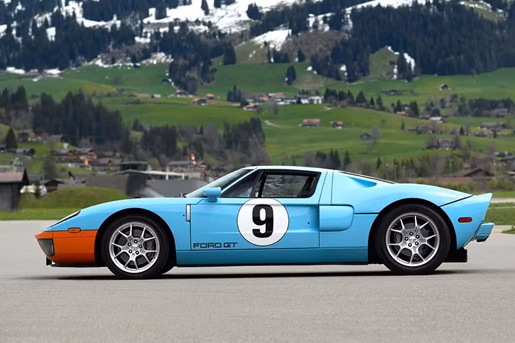 Con số No. 3 này có ý nghĩa không chỉ vì thứ tự sản xuất mà còn vì nó đại diện cho một trong những hiện thân vật lý đầu tiên thể hiện sự tôn vinh của Ford đối với những chiến thắng huyền thoại trong môn đua xe thể thao của những năm 1960.