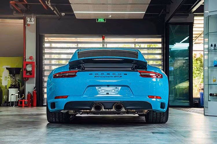 Ngoài hộp số tự động, chiếc xe Porsche 911 Carrera GTS thế hệ mới còn được trang bị thêm hộp số sàn. Tuy nhiên, khi kết hợp cùng hộp số 7 cấp ly hợp kép PDK.