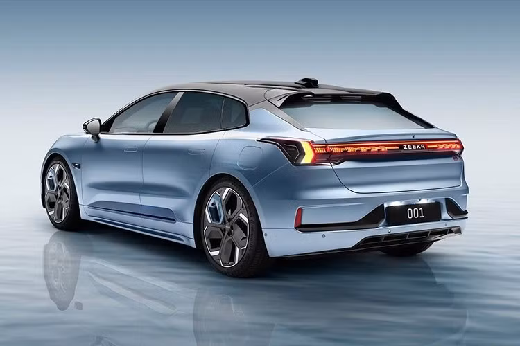 Theo tiêu chuẩn CLTC, xe có thể đi được 710 km mỗi lần sạc, trong khi phiên bản dùng pin 103 kWh (sử dụng công nghệ Qilin của CATL) đạt 762 km nhưng thời gian sạc chậm hơn (10% lên 80% mất khoảng 10 phút).