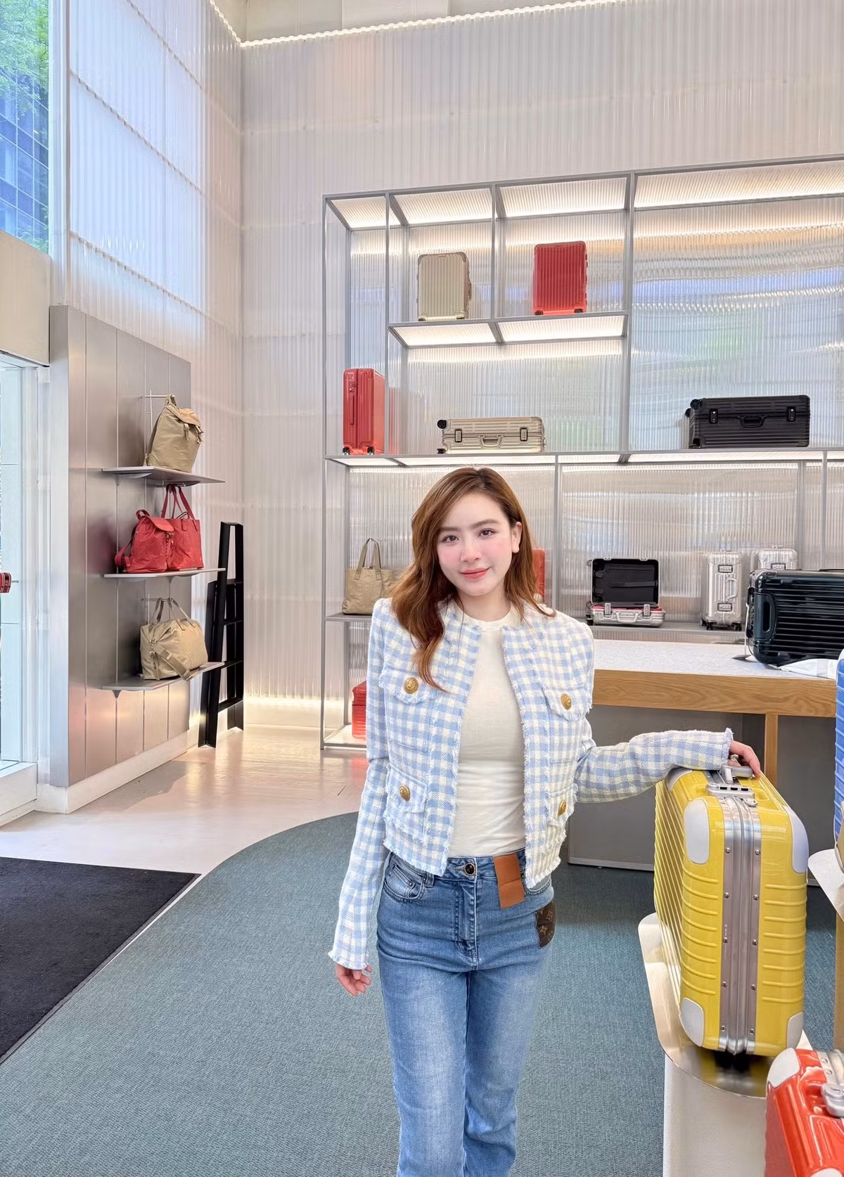 Mỗi bức hình đều như một tác phẩm nghệ thuật, cho thấy sự đầu tư nghiêm túc và chuyên nghiệp của Phương Bora trong từng shoot hình.