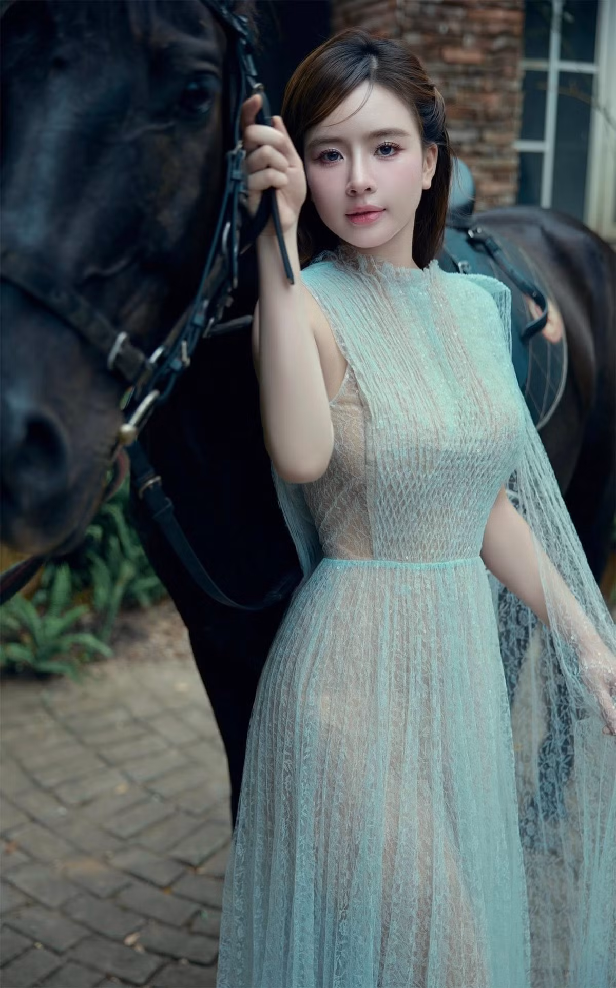 Ngay sau khi đăng tải, bộ ảnh này của Phương Bora đã nhanh chóng lan truyền khắp các diễn đàn mạng xã hội.