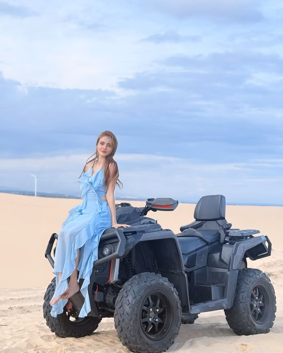 Với quan niệm "Làm những gì mình thích đó là tự do, thích những gì mình làm đó là hạnh phúc", Khánh Chi cho thấy sự đam mê và niềm vui khi được rèn luyện sức khỏe, cải thiện vóc dáng thông qua bộ môn này.