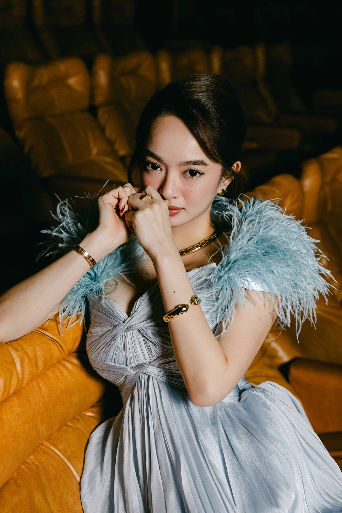 Từ hình ảnh “teen girl” gần gũi, nữ diễn viên dần xây dựng phong cách mang hơi hướng “lady” - nhẹ nhàng, kín đáo nhưng không nhạt nhòa.