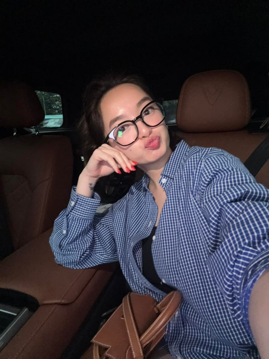 Từ một hiện tượng phòng vé sau Em chưa 18, Kaity Nguyễn dần khẳng định mình qua nhiều dự án điện ảnh, song song với vai trò người mẫu ảnh và gương mặt được các thương hiệu lựa chọn. Cách cô xây dựng hình ảnh cũng phản ánh rõ quan điểm làm nghề, đi chậm, thận trọng và tránh xa những ồn ào không cần thiết.