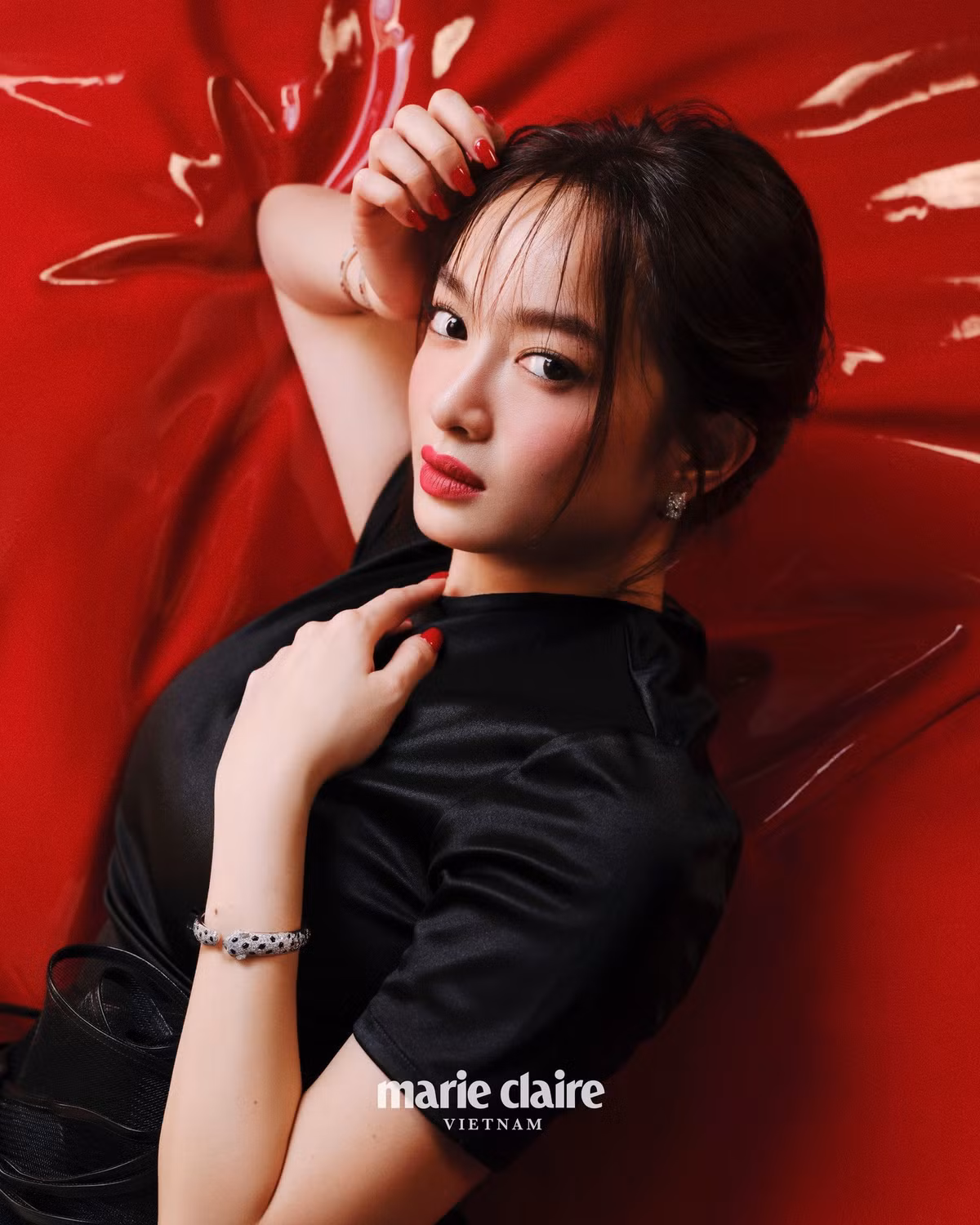 Gần 10 năm trôi qua, Kaity Nguyễn của hiện tại đã cho thấy một diện mạo hoàn toàn khác. Xuất hiện trên trang cá nhân mới đây, nữ diễn viên gây chú ý với hình ảnh quyến rũ.