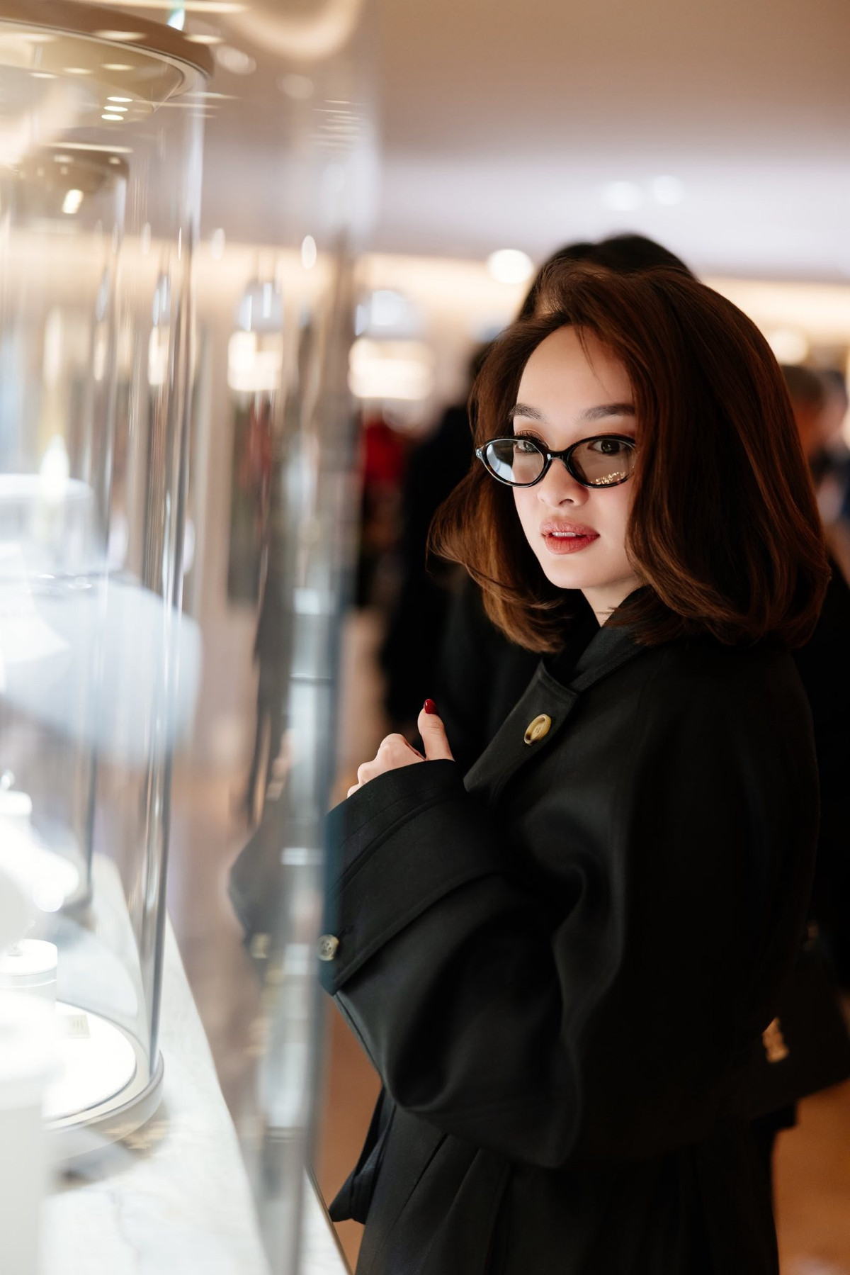 Gương mặt thon gọn, đường nét rõ ràng hơn nhưng Kaity Nguyễn vẫn giữ được nét mềm mại vốn có.