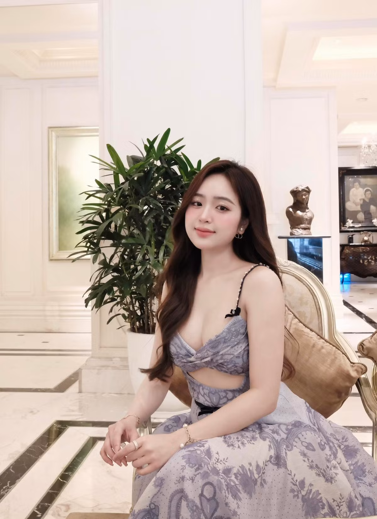 Sức hút đặc biệt của Lê Phương Anh không chỉ nằm ở vẻ đẹp ngoại hình mà còn ở khả năng chạm đến cảm xúc sâu sắc của người hâm mộ, khiến họ không chỉ ngưỡng mộ mà còn muốn gắn kết, bảo vệ.