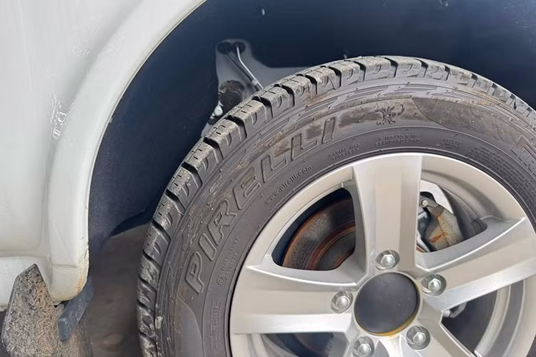 Điểm nhấn của Lada Niva Legend 2024 nằm ở hệ thống chống bó cứng phanh ABS. Vào hồi giữa năm 2022, mẫu xe này từng bị cắt bỏ hệ thống ABS cũng như túi khí sau xung đột leo thang giữa Nga và Ukraine.