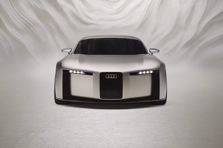 Theo Giám đốc Sáng tạo Massimo Frascella, cốt lõi của triết lý mới chính là “sự đơn giản triệt để”. Audi mong muốn loại bỏ những chi tiết thừa thãi để hướng đến sự tinh gọn tuyệt đối, mang lại trải nghiệm rõ ràng và tập trung hơn cho người dùng. Điều này không chỉ áp dụng cho ngoại thất mà còn cho cả nội thất, nơi những công nghệ và vật liệu tiên tiến được sử dụng một cách chính xác nhằm tối ưu hóa giá trị mang lại.