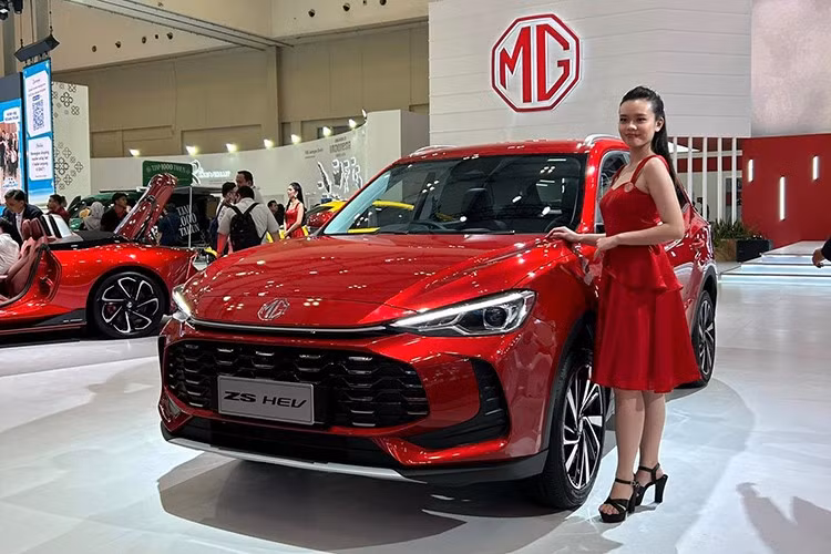 Giờ đây, SAIC Motor Philippines muốn lặp lại công thức thành công đó với thế hệ mới. MG ZS hiện cũng đang được phân phối chính hãng tại Việt Nam nhưng thuộc đời cũ. Chưa rõ thời điểm thế hệ mới của mẫu SUV cỡ B này ra mắt thị trường Việt Nam.