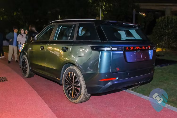 Ngoài ra, theo Omoda &amp; Jaecoo Malaysia, J5 sở hữu hệ thống treo trước kiểu MacPherson và hệ thống treo sau đa liên kết vốn khá hiếm trong phân khúc SUV cỡ B. Các đối thủ của mẫu xe này như Honda HR-V, Proton X50 hay Chery Tiggo Cross đều chỉ dùng hệ thống treo dầm xoắn phía sau.