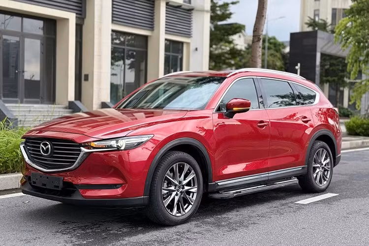 Chiếc xe Mazda CX-8 Luxury sản xuất 2019 này đang được chủ nhân rao bán với giá 646 triệu đồng trên sàn xe cũ Hà Nội, đây được xem là mẫu xe nổi bật trong phân khúc SUV 7 chỗ dành cho gia đình tại Việt Nam.