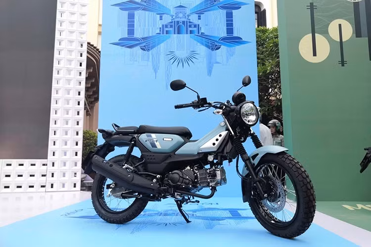 Về vận hành, Yamaha PG-1 2025 vẫn dùng động cơ 113,7cc, xi lanh đơn, làm mát bằng gió, công suất 8,9 mã lực, mô-men xoắn 9,5 Nm. Cặp giảm xóc trước kiểu phuộc ống lồng, bọc cao su để hạn chế bùn đất, đặc trưng dòng xe địa hình.