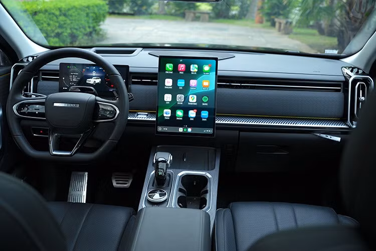 Với phiên bản mới, Jaecoo J7 sẽ là mẫu SUV cỡ C tiếp theo tại Việt Nam có hệ dẫn động 4 bánh, bên cạnh những cái tên quen thuộc như Honda CR-V, Mazda CX-5, Subaru Forester, Kia Sportage và Hyundai Tucson. Ngoài hệ dẫn động 4 bánh toàn thời gian AWD, Jaecoo J7 AWD Individual còn sở hữu những trang bị nổi bật.