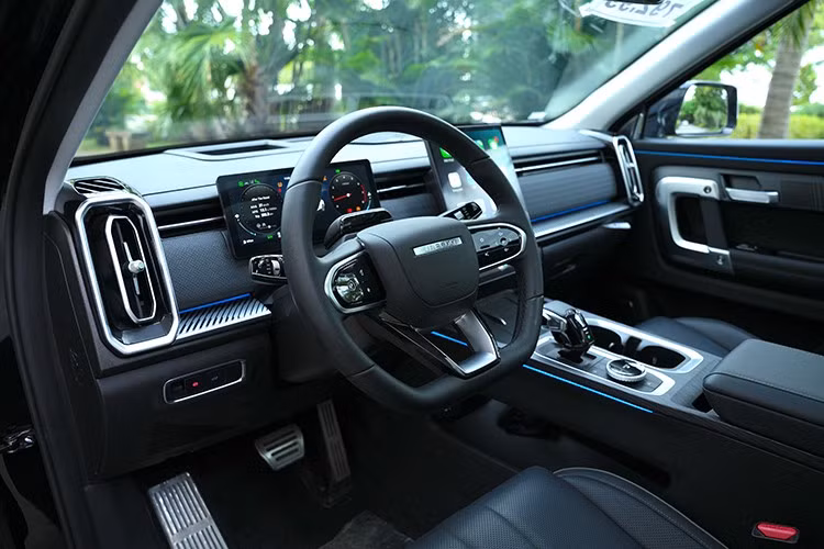 "Trái tim" của Jaecoo J7 AWD Individual tại Việt Nam là động cơ xăng 4 xi-lanh, tăng áp, dung tích 1.6L, tạo ra công suất lên đến 183 mã lực và mô-men xoắn cực đại 275 Nm. Động cơ kết hợp với hộp số tự động ly hợp kép DCT 7 cấp.