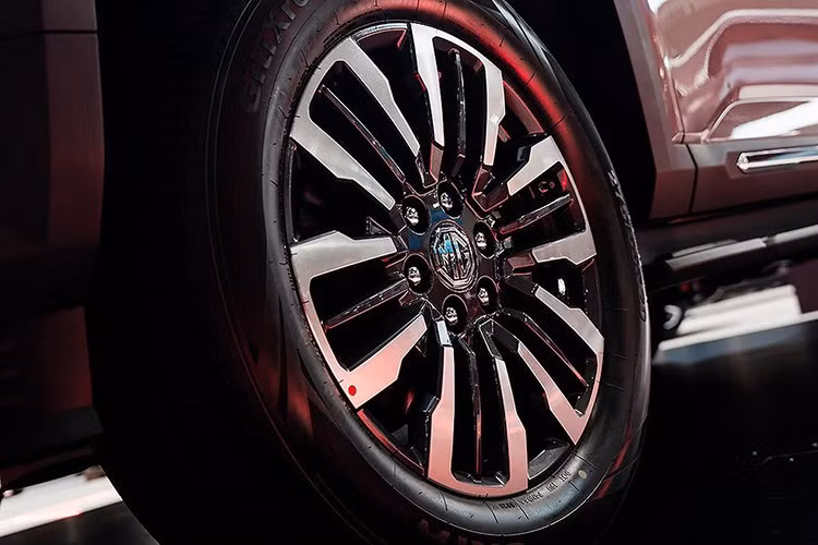 Đặc biệt, phiên bản cao cấp Explore Pro sở hữu hệ thống MG Smart Hatch, cho phép mở rộng khoang chở hàng qua cửa giữa gập được và cửa sổ sau trượt.