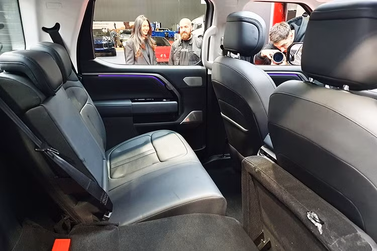 Dưới nắp ca-pô, MG U9 sử dụng động cơ 4 xi-lanh dung tích 2.5L do SAIC chế tạo, sản sinh công suất 215 mã lực và mô-men xoắn 520 Nm. Xe được trang bị hộp số tự động ZF 8 cấp và hệ dẫn động bốn bánh BorgWarner.