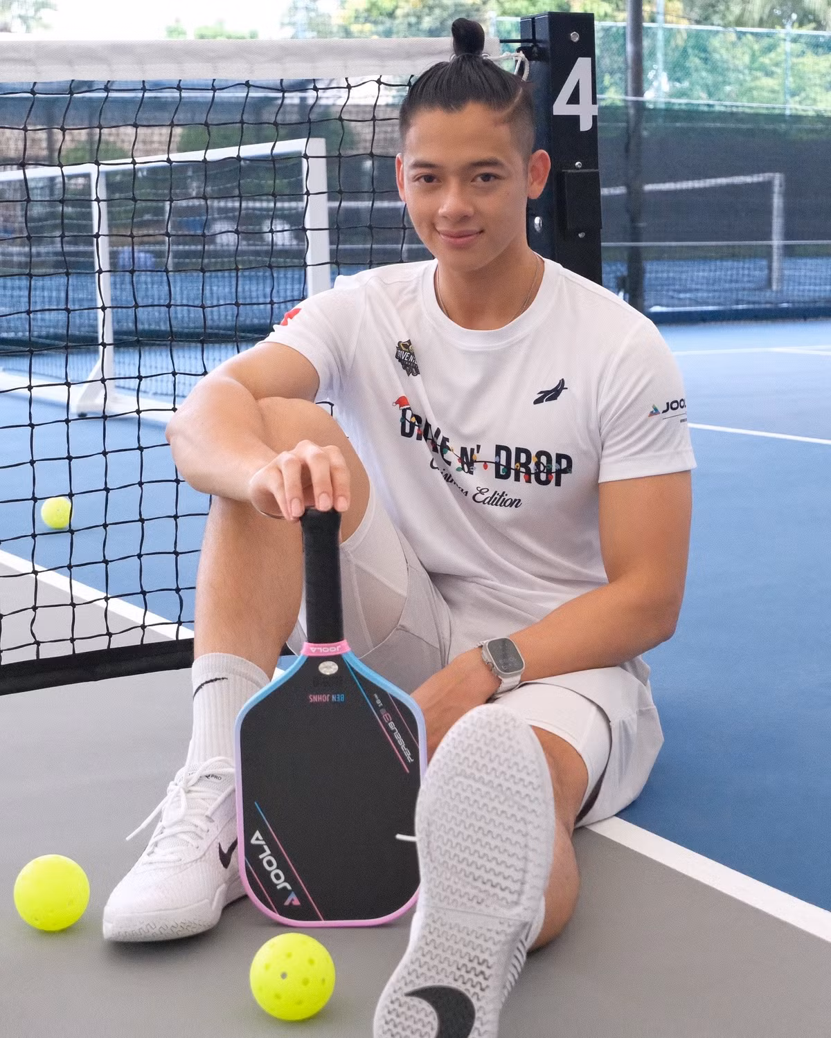 Thời gian phục hồi sau chấn thương, Trí Thịt Bòa vẫn thường xuyên làm các clip review về món ăn ngon tại TP.HCM. Vợ anh, Hà My, luôn là người đồng hành cùng chồng trong các hoạt động thường ngày.