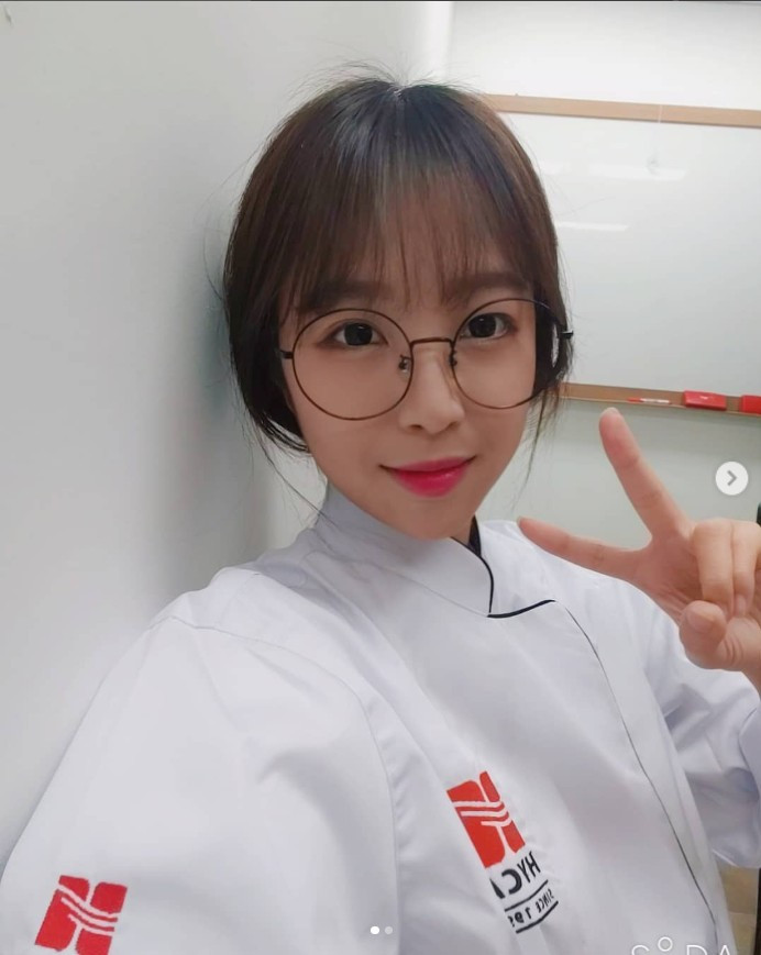 Vì đây chỉ là quảng cáo một lần và không phải hợp đồng độc quyền, mức thù lao này được cho tương đương với số tiền mà những ngôi sao hạng A nhận được cho mỗi chiến dịch quảng cáo dài hạn.