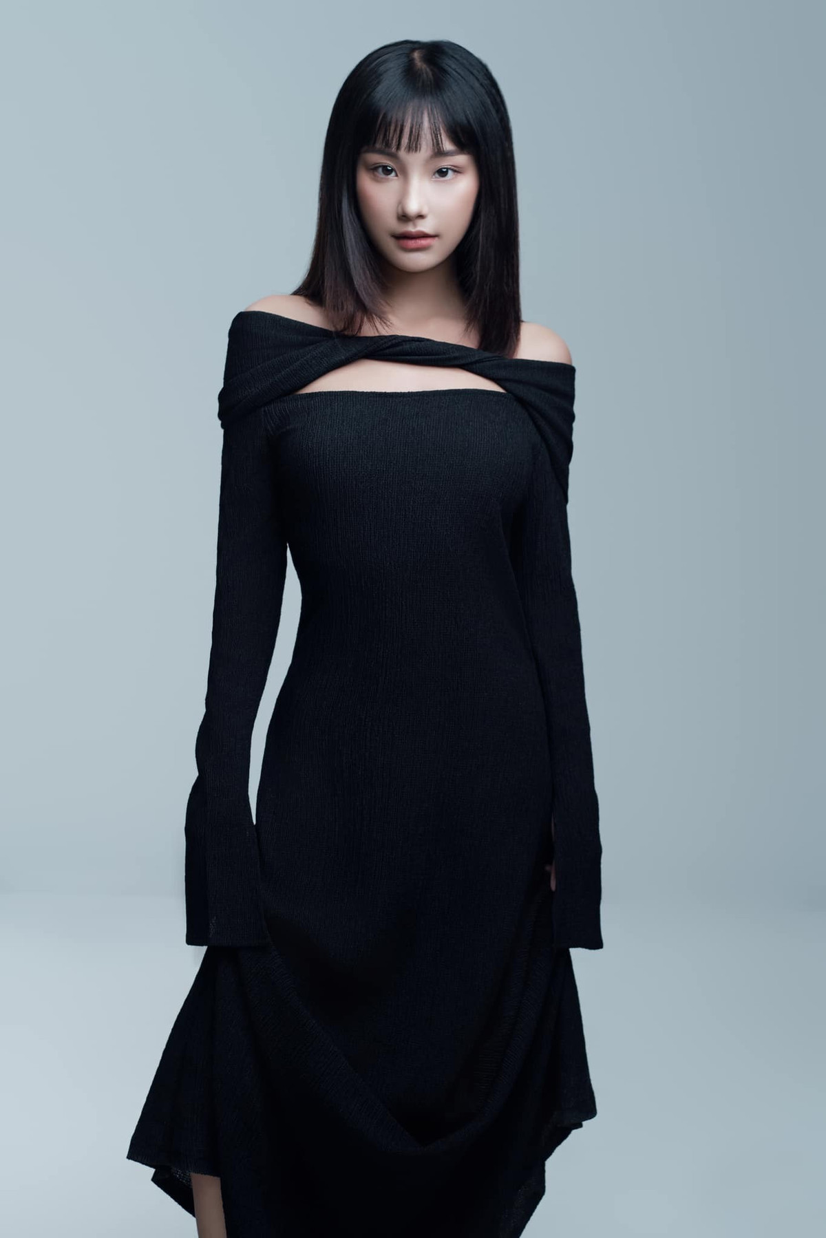 Dù không cao, Ceri vẫn biết cách chọn outfit tôn dáng, “hack” chiều cao mỗi khi lên ảnh.