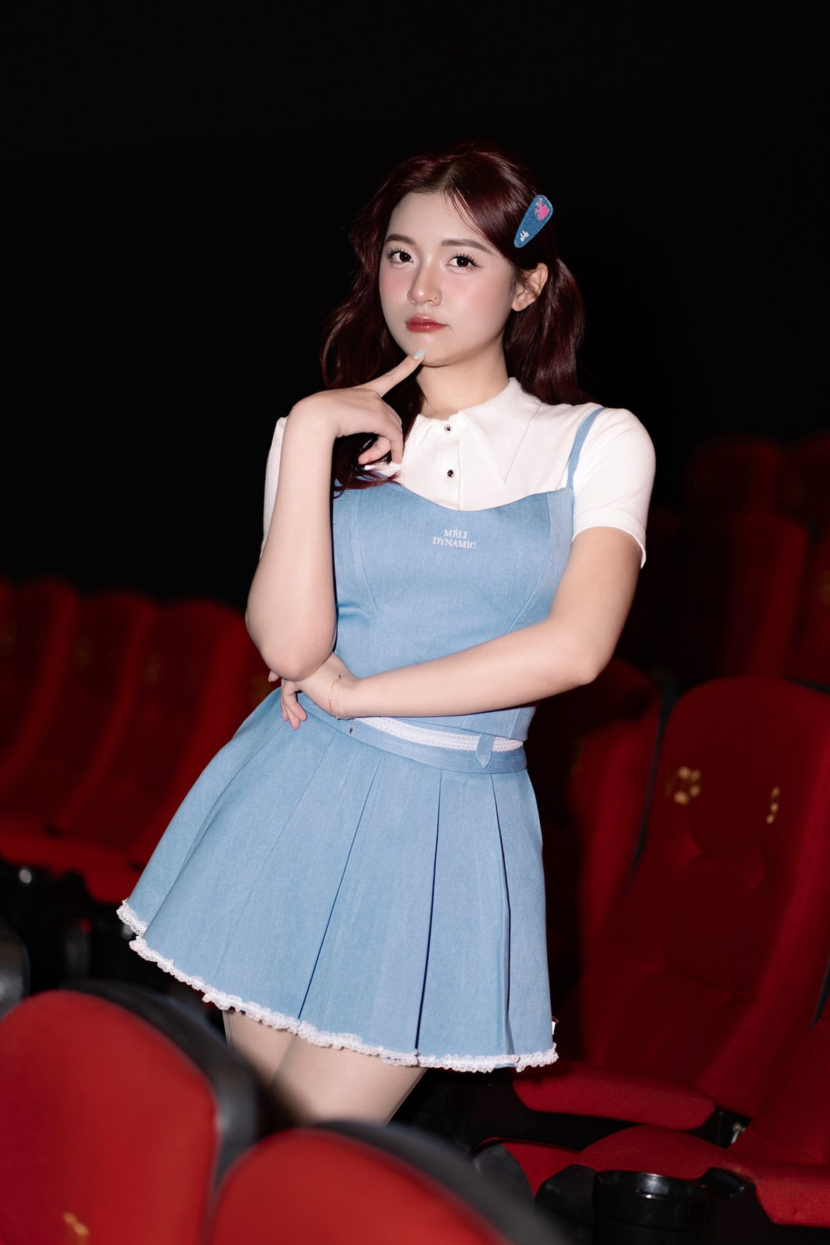 Gu thời trang trẻ trung cũng là một trong những yếu tố giúp Phương Thảo trông hack tuổi hơn.