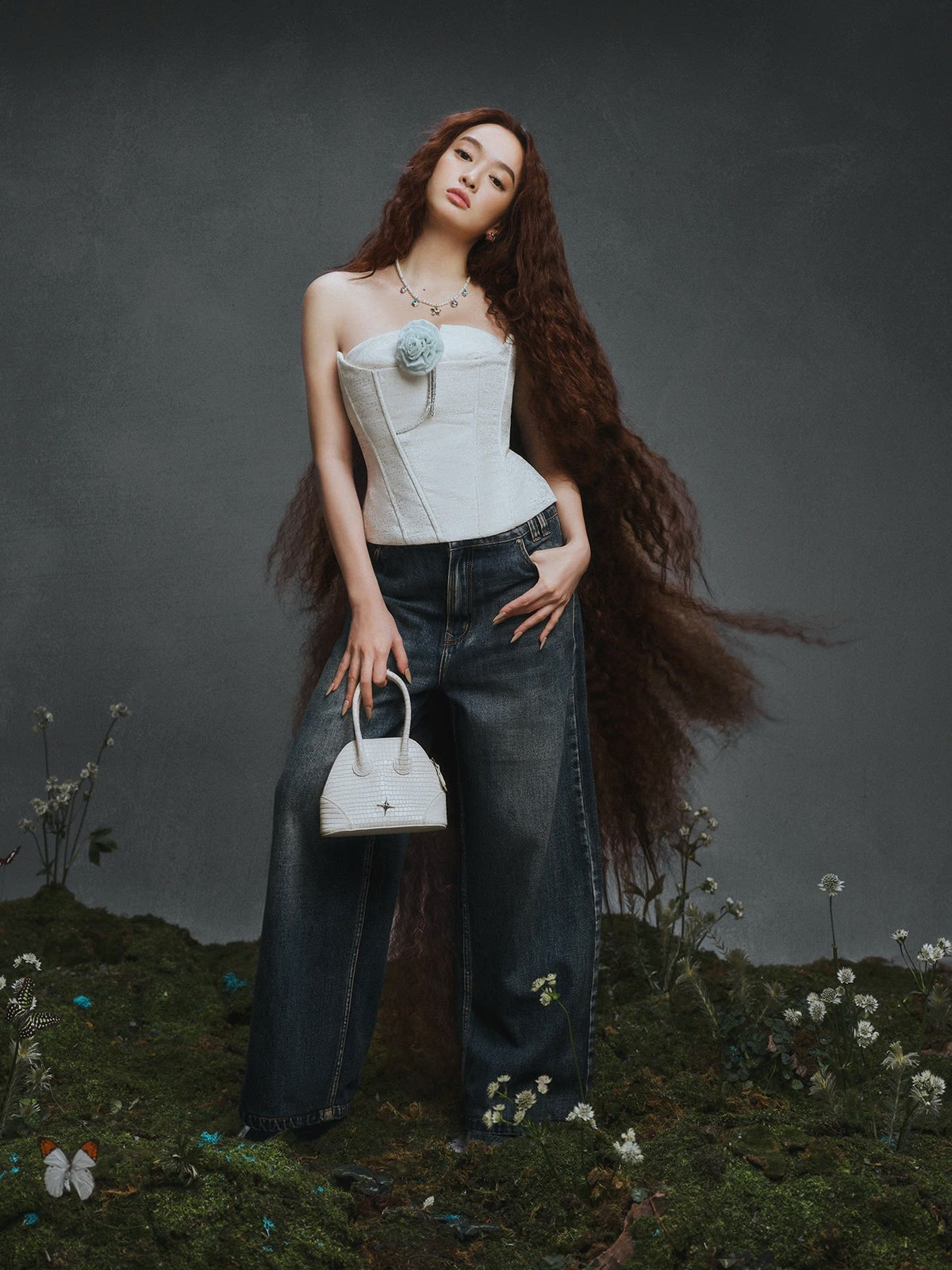 Sở hữu chiều cao chỉ 1m50, Kaity Nguyễn vẫn luôn nằm trong top những “bé hạt tiêu” xinh đẹp được chú ý. Gương mặt lai Tây cùng nụ cười tỏa nắng giúp cô dễ dàng nổi bật giữa đám đông.