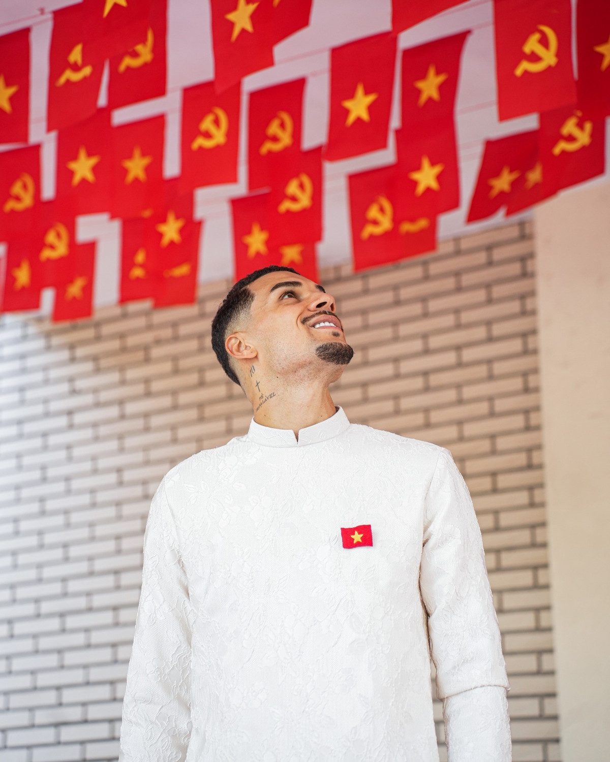 Sinh năm 1994 tại São Paulo (Brazil), Hendrio sớm bộc lộ tài năng bóng đá và từng được đào tạo tại lò La Masia trứ danh của Barcelona , sau đó là Real Betis và Recreativo de Huelva ở Tây Ban Nha.