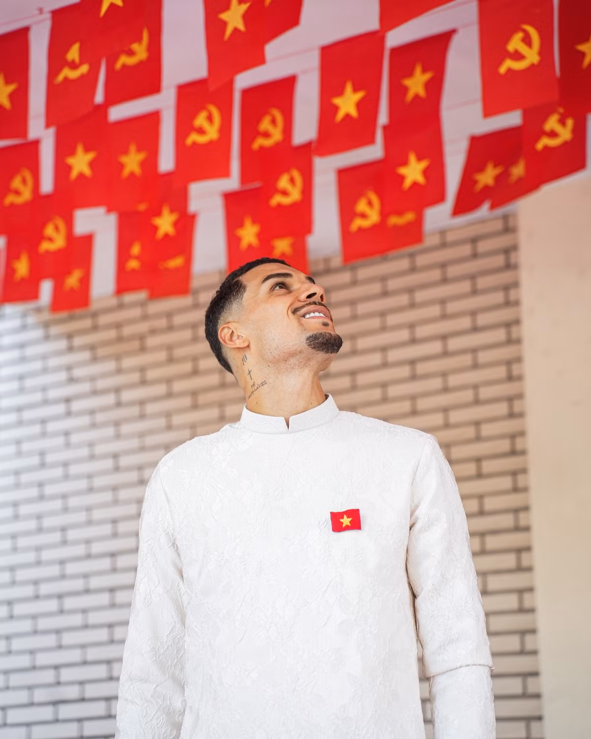 Sinh năm 1994 tại São Paulo (Brazil), Hendrio sớm bộc lộ tài năng bóng đá và từng được đào tạo tại lò La Masia trứ danh của Barcelona , sau đó là Real Betis và Recreativo de Huelva ở Tây Ban Nha.