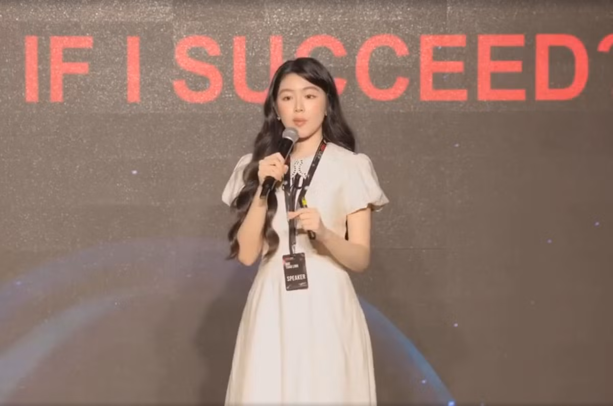 Đáng chú ý trong bài hùng biện, Lọ Lem có nói "thành công không dọn sẵn", bản thân trải qua nhiều năm rèn luyện, tích lũy kiến thức, trong đó có việc học hỏi từ gia đình.