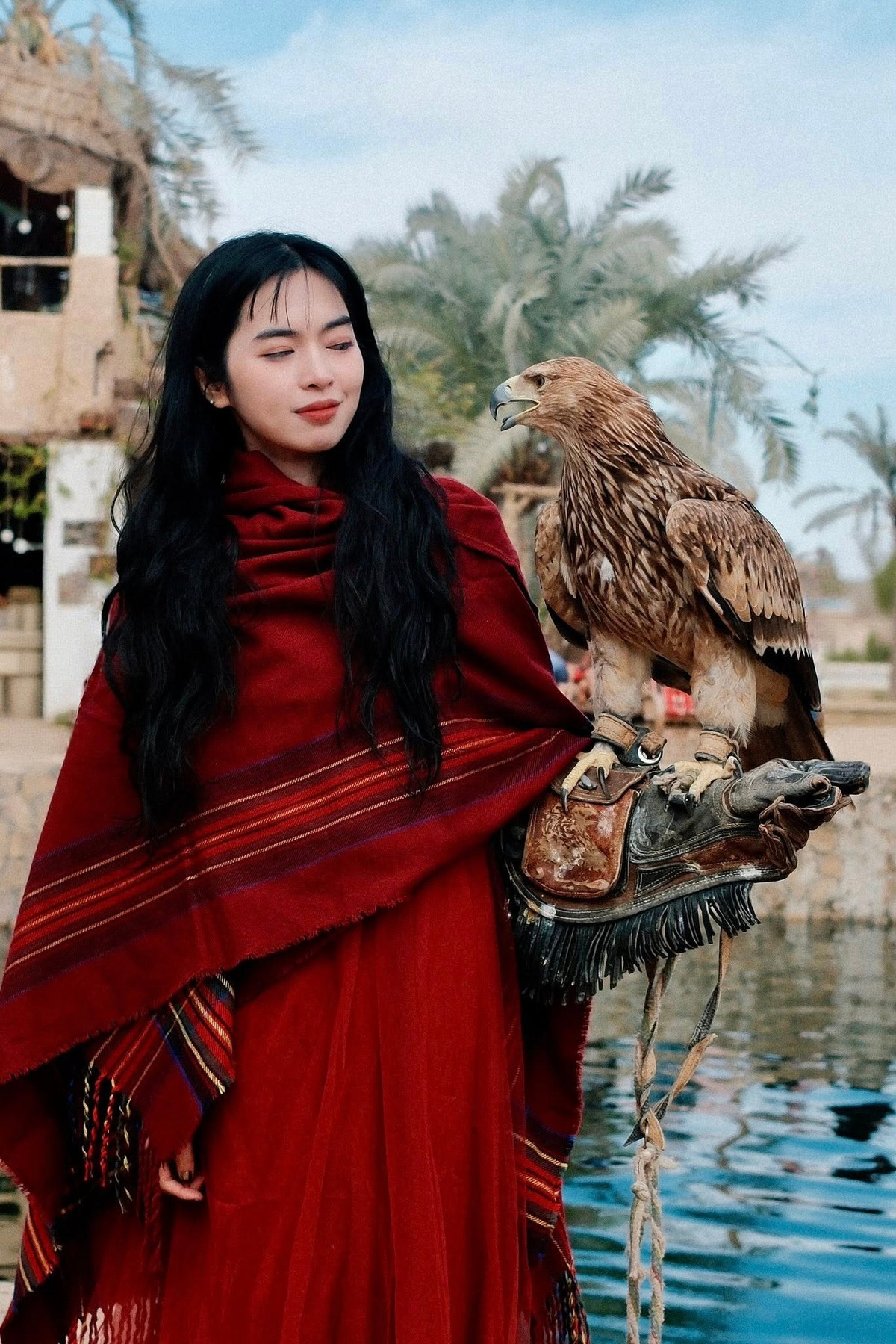 Thời gian gần đây, Đỗ Khánh Vân ngày càng gây ấn tượng với phong cách thời trang đa dạng, từ năng động đời thường đến quyến rũ, sang trọng khi xuất hiện tại các sự kiện hay trong những chuyến du lịch nước ngoài. Dù ở phong cách nào, cô vẫn giữ được hình ảnh trẻ trung, trong trẻo – nét đặc trưng giúp cô ghi dấu ấn riêng giữa dàn mỹ nhân Việt.