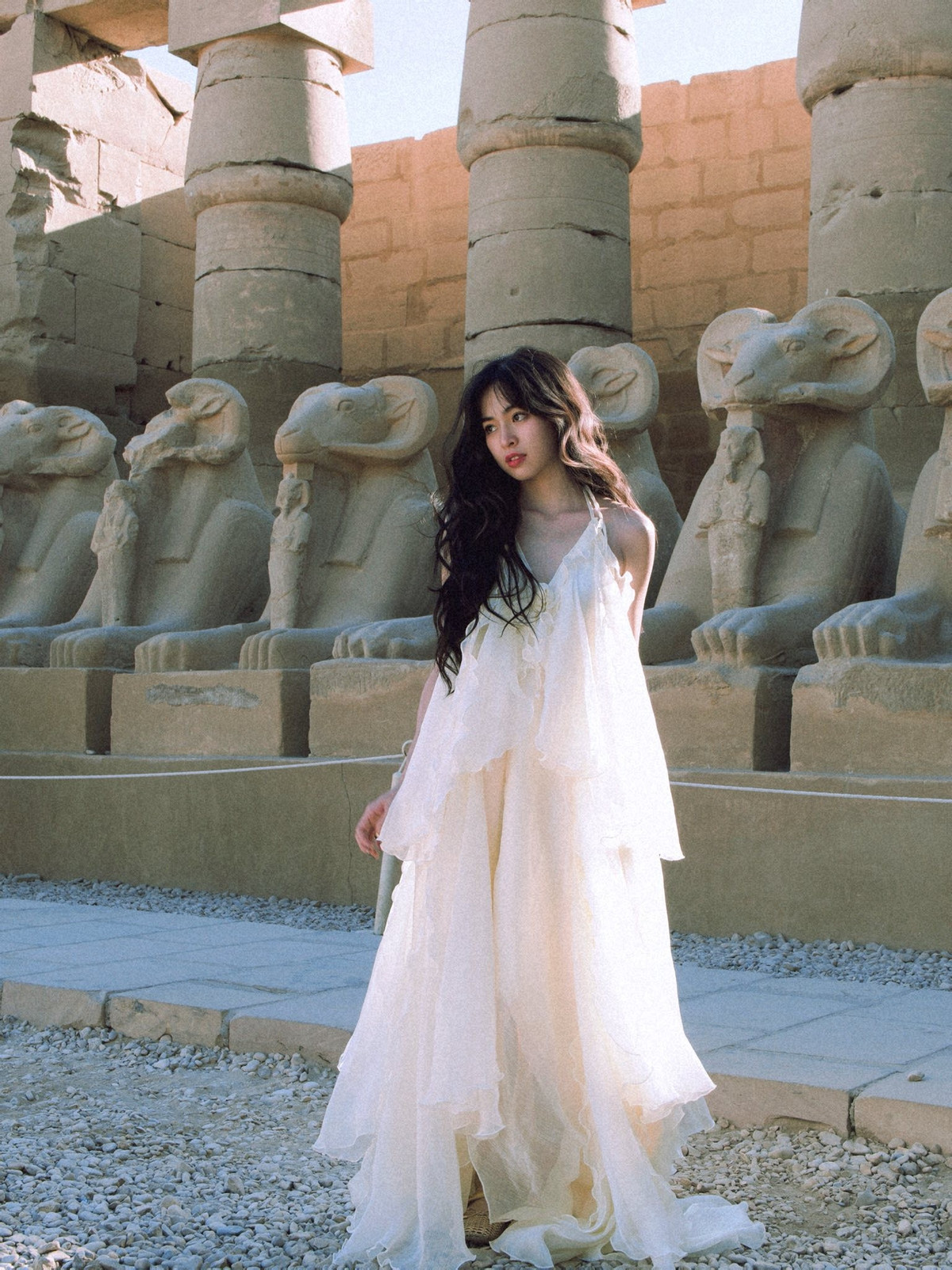 Trên trang cá nhân, nữ diễn viên cũng chia sẻ cảm xúc hào hứng khi lần đầu trải nghiệm hành trình trên sông Nile.