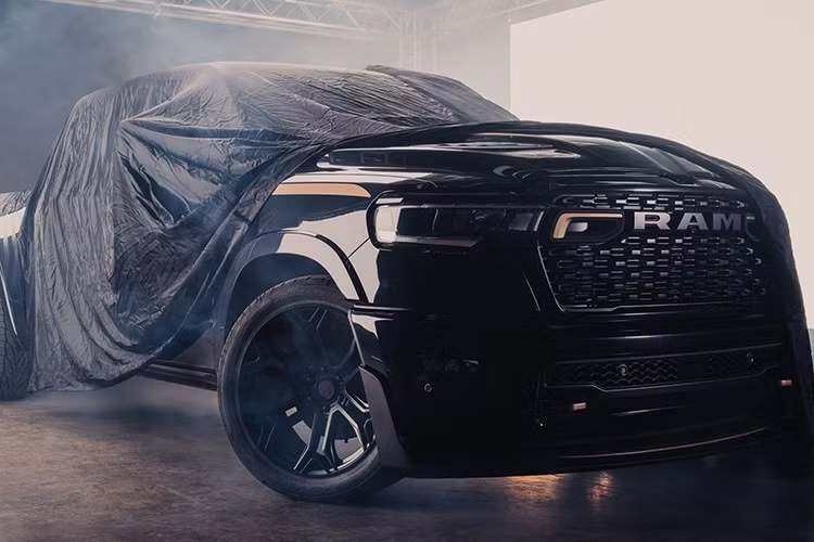 Ram không tự sản xuất chiếc xe bán tải đường phố mang hiệu suất cao nhưng đội ngũ Fox Factory đã hợp tác với Direct Connection thực hiện dự án độ chiếc siêu bán tải RAM 1500 thế hệ mới trở nên mạnh mẽ hơn.