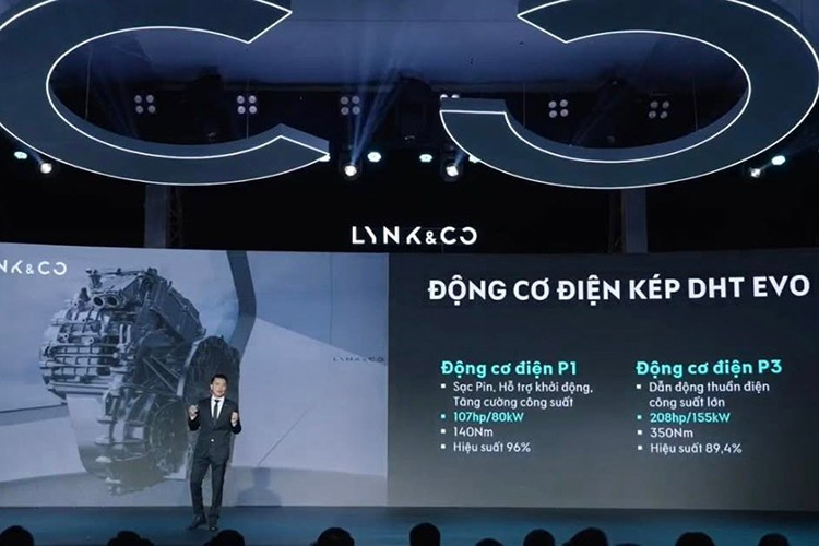 Trang bị an toàn của mẫu xe này được đánh giá là phong phú khi có đủ 7 túi khí, camera 540 độ, cảnh báo điểm mù, hệ thống ADAS cấp độ 2 với các tính năng ga tự động thích ứng, cảnh báo lệch và hỗ trợ giữ làn, hỗ trợ lái xe trên cao tốc, cảnh báo tiền va chạm, hỗ trợ phanh khẩn cấp trước/sau, cảnh báo mở cửa an toàn.