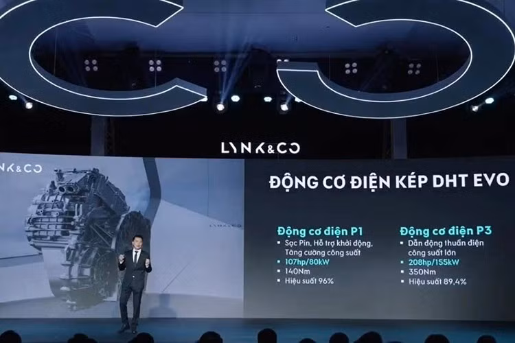 Trang bị an toàn của mẫu xe này được đánh giá là phong phú khi có đủ 7 túi khí, camera 540 độ, cảnh báo điểm mù, hệ thống ADAS cấp độ 2 với các tính năng ga tự động thích ứng, cảnh báo lệch và hỗ trợ giữ làn, hỗ trợ lái xe trên cao tốc, cảnh báo tiền va chạm, hỗ trợ phanh khẩn cấp trước/sau, cảnh báo mở cửa an toàn.