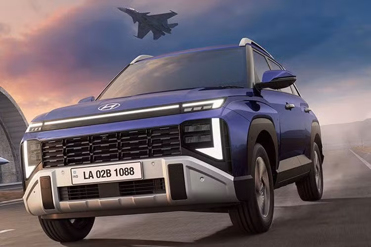 Hyundai vừa công bố những hình ảnh chính thức đầu tiên của Venue thế hệ thứ hai, cho thấy toàn bộ phần ngoại thất và nội thất của mẫu SUV cỡ nhỏ mới. Giá bán sẽ được công bố vào ngày 4/11 tới đây và thương hiệu Hàn Quốc cũng đã bắt đầu nhận đặt cọc dành cho mẫu xe này ở thị trường Ấn Độ.