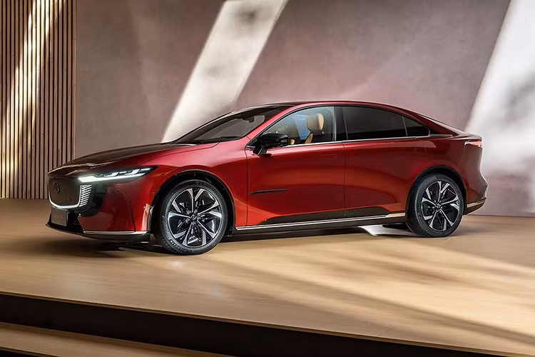 Được xem là người kế thừa tinh thần của Mazda6, mẫu sedan mới này được đồng phát triển bởi trung tâm R&amp;D Nam Kinh của Mazda, trụ sở chính của Mazda tại Hiroshima, Nhật Bản, và Mazda Châu Âu để đảm bảo phù hợp với sở thích của khách hàng ở từng khu vực.