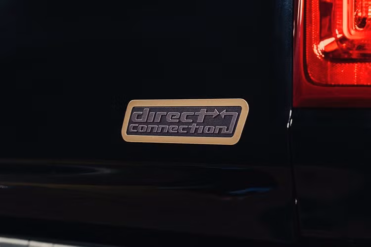 Bộ mâm hợp kim nhôm tiêu chuẩn của Ram 1500 được thay bằng mâm Y-spoke 22 inch và lốp Toyo Proxes ST III 305/40R22. Để mang lại vẻ ngoài đúng chất xe tải đường phố, DC650 Ram được bổ sung các chi tiết khí động học...