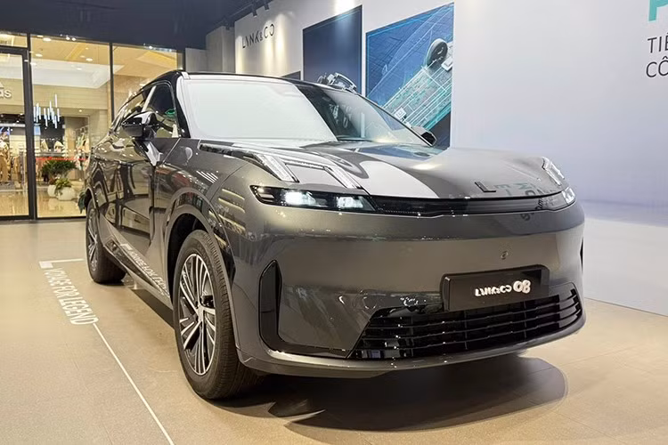 Pin xe có dung lượng 39,6 kWh, cho tầm vận hành tối đa khoảng 200 km/lần sạc (tiêu chuẩn WLTC). Và vì là xe PHEV nên khi kết hợp với một bình xăng đầy sẽ cho tầm vận hành lên tới hơn 1.400 km (theo công bố của hãng).