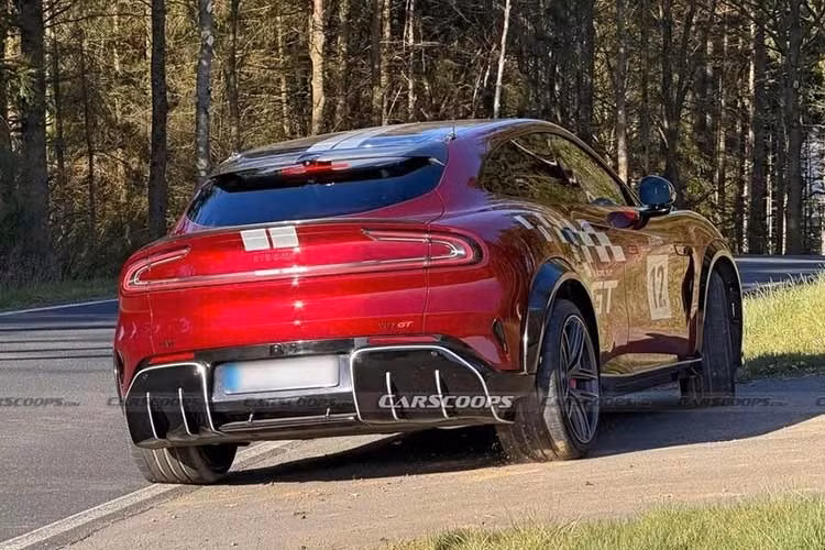 Ngoài hệ truyền động, Xiaomi YU7 GT còn được trang bị hệ thống treo khí nén mới, công nghệ phân bổ mô-men xoắn chủ động ở cầu sau và hệ thống kiểm soát lực kéo tinh chỉnh. Khách hàng có nhu cầu chạy trên đường đua có thể lựa chọn phanh carbon-gốm hiệu năng cao của Brembo.