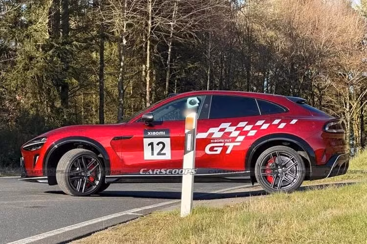 Xiaomi hiện chưa công bố đầy đủ thông số vận hành của YU7 GT, bao gồm thành tích hoàn thành một vòng đua tại Nürburgring. Tuy nhiên, mẫu xe được xác nhận có thể đạt tốc độ tối đa 300 km/h và nhiều khả năng sở hữu thời gian tăng tốc từ 0-100 km/h nằm trong khoảng hơn 2 giây.