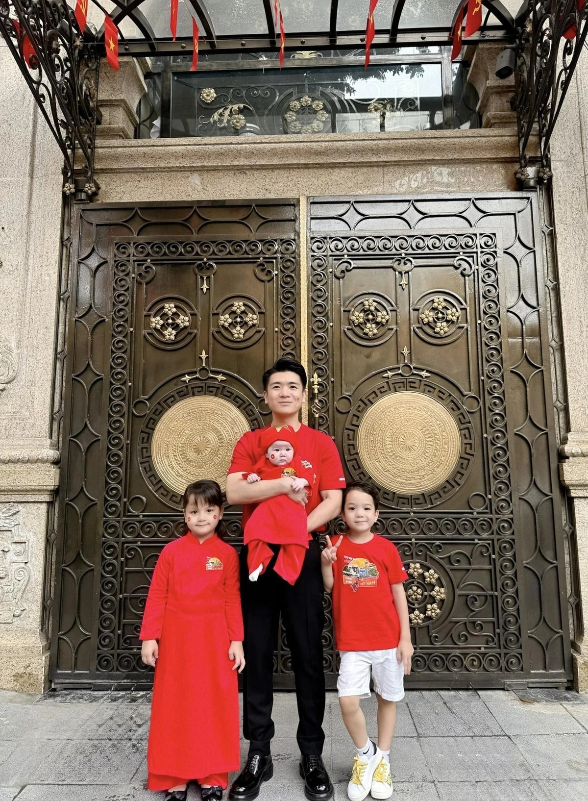 Thiếu gia cả nhà bầu Hiển cũng là người có hoạt động mua cổ phiếu SHB sôi nổi và sở hữu khối tài sản cá nhân nằm trong Top 200 người giàu nhất trên thị trường chứng khoán Việt Nam. Ảnh sử dụng trong bài: FBNV